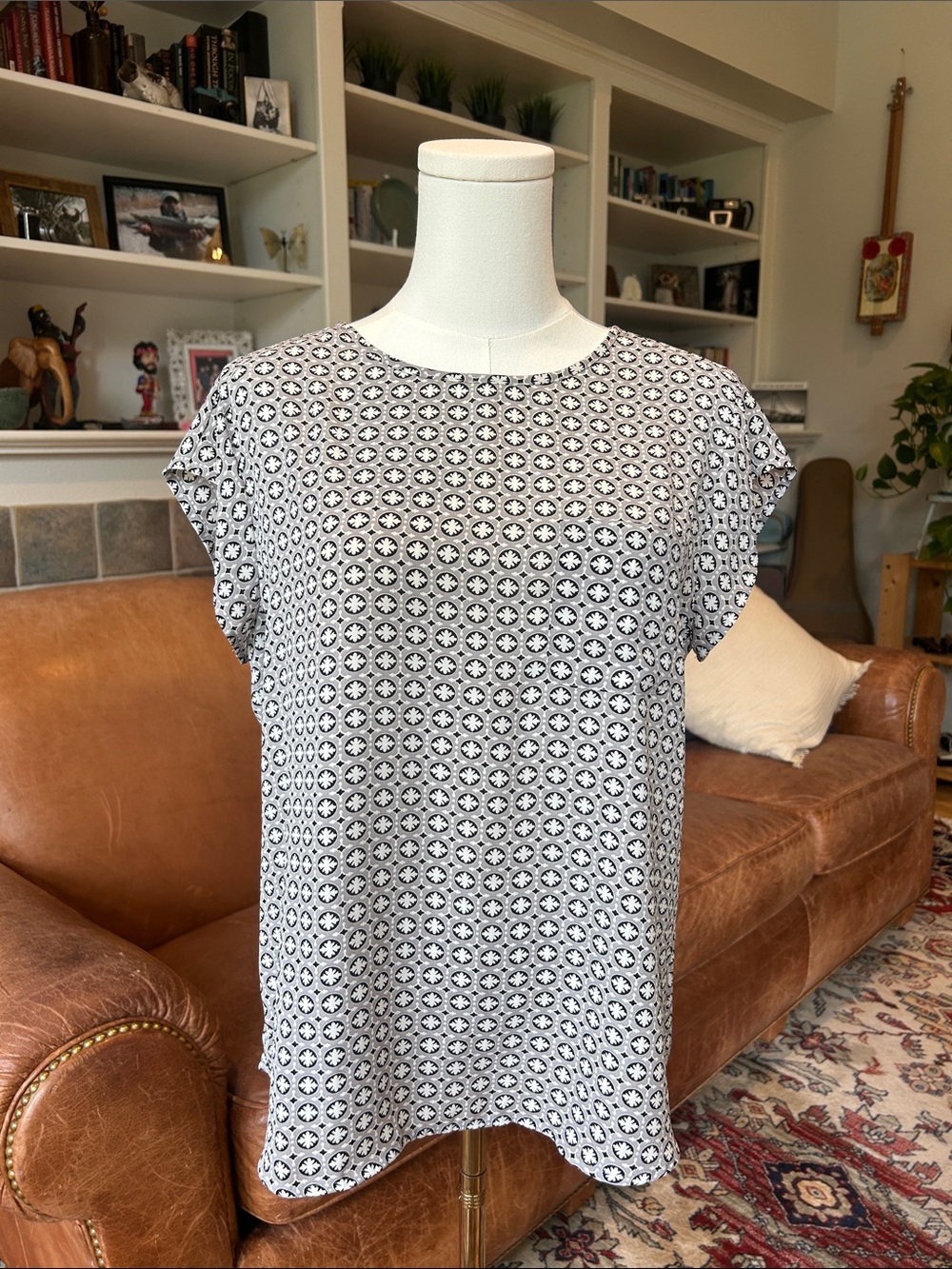 🌸3 FOR $20🌸 Violet & Claire Black and White Geometric Short Sleeve Top